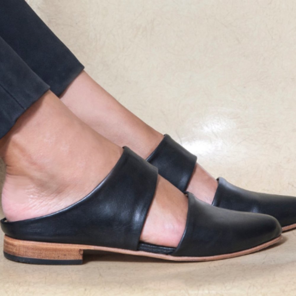 Zou Xou Leather Slides